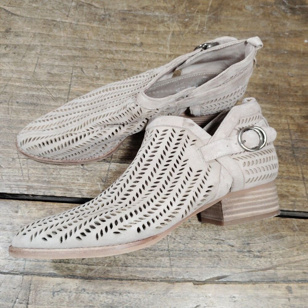 Vince Camuto 7 M Booties Beige Perforated Shoes Festival Boho